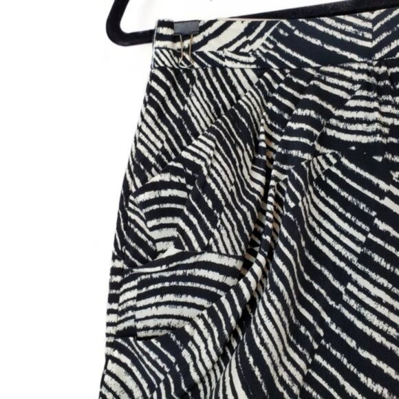 Banana Republic Factory Womens Black Abstract Stripe Mini Skirt Size 0 NWOT - Picture 3 of 5